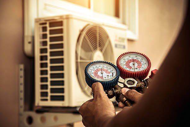 Professional Hvac technician working in Albertson, NY